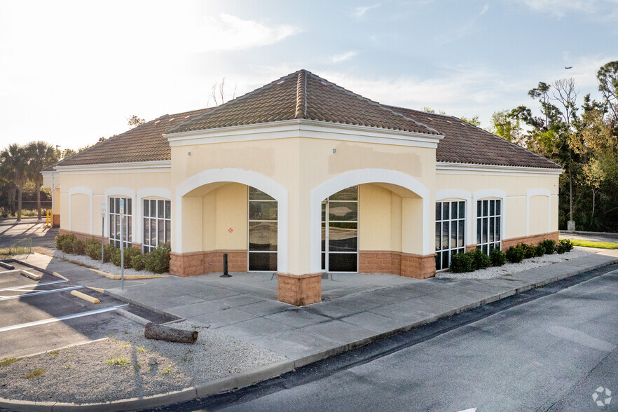 18940 S Tamiami Trl, Fort Myers, FL à louer - Photo de l’immeuble – Image 1 sur 24