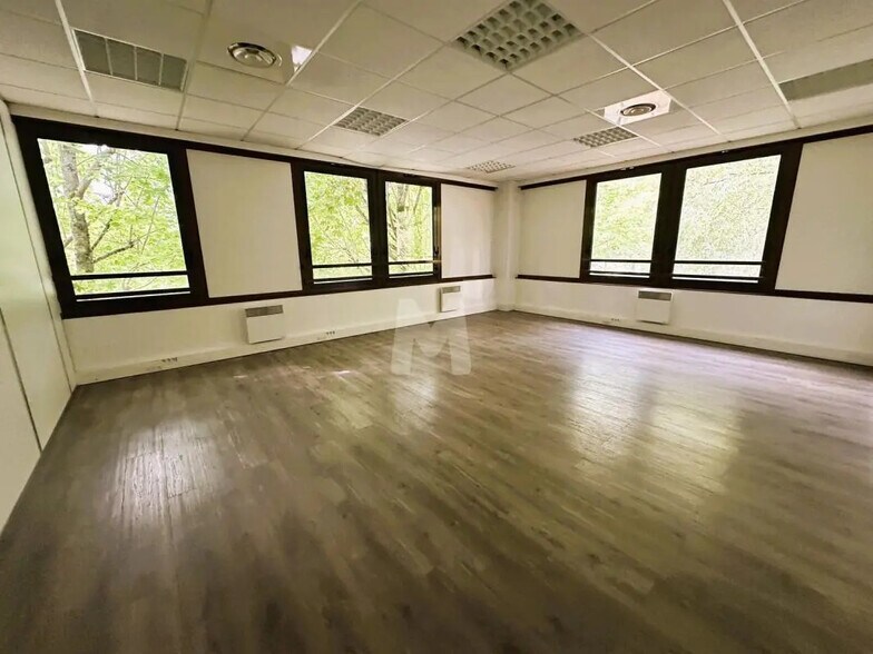 Bureau dans Orsay à louer - Photo de l’immeuble – Image 3 sur 4