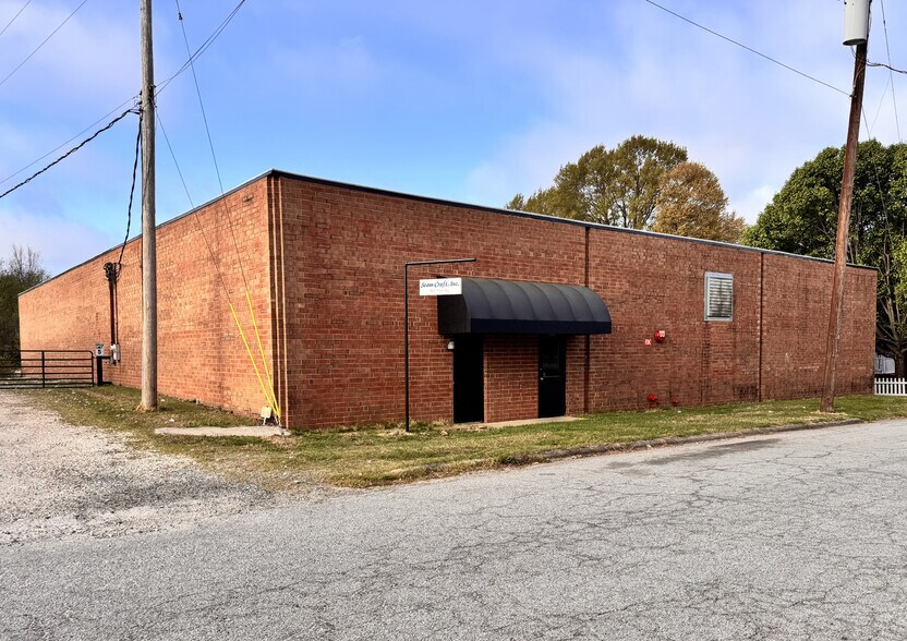 702 Prospect St, High Point, NC à louer - Photo de l’immeuble – Image 2 sur 9