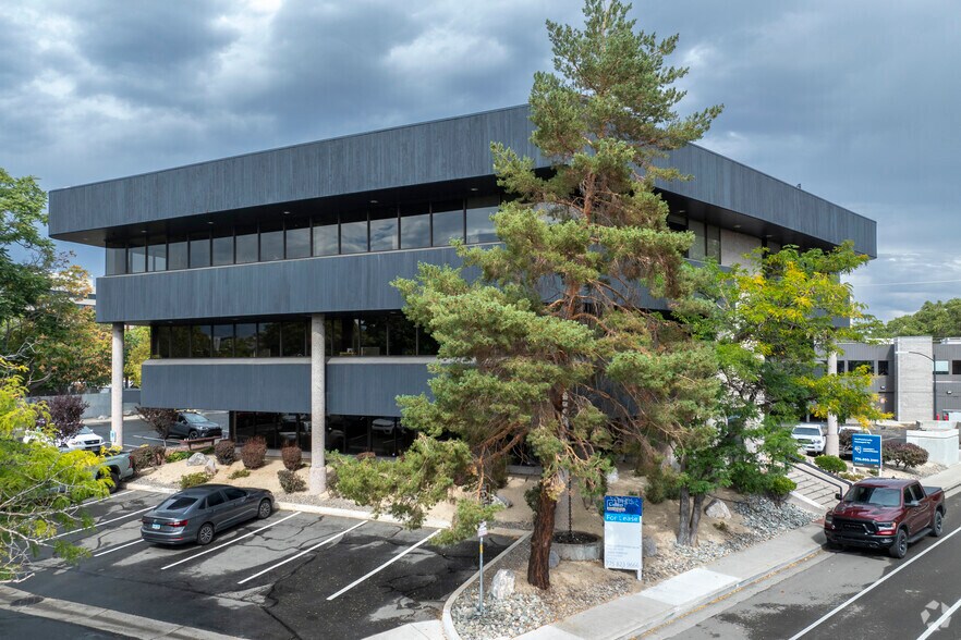 333 Holcomb Ave, Reno, NV à louer - Photo de l’immeuble – Image 3 sur 5