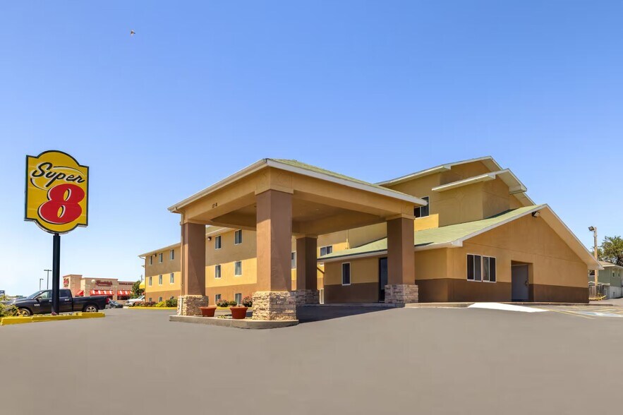 1708 W Wyatt Earp Blvd, Dodge City, KS à vendre - Photo de l’immeuble – Image 2 sur 6