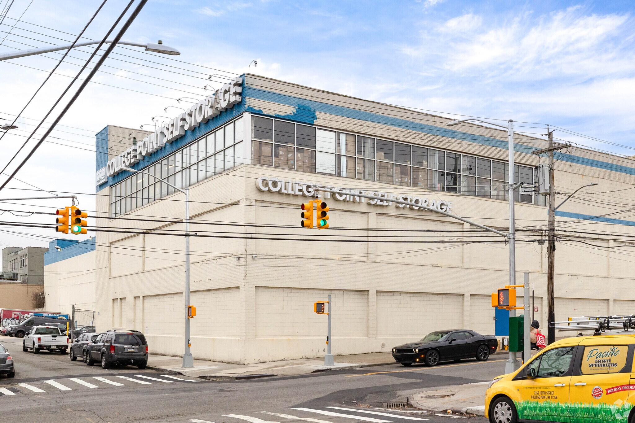 20-20 129th St, College Point, NY à louer Photo principale– Image 1 sur 8