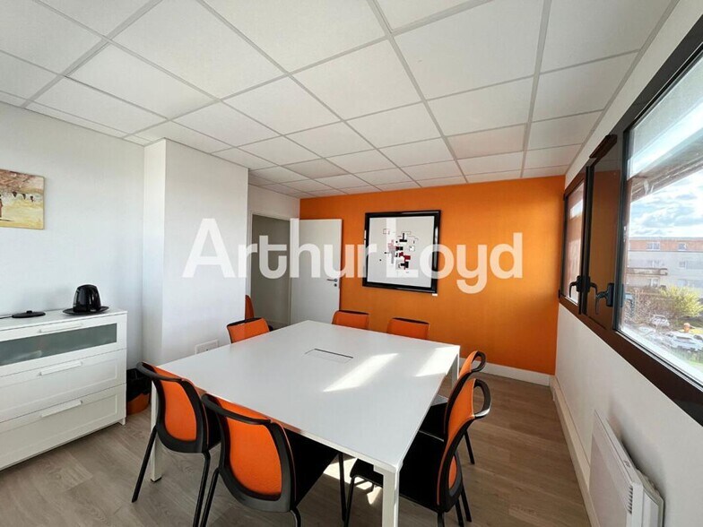 Bureau dans Fleury-sur-Orne à louer - Photo intérieure – Image 2 sur 3