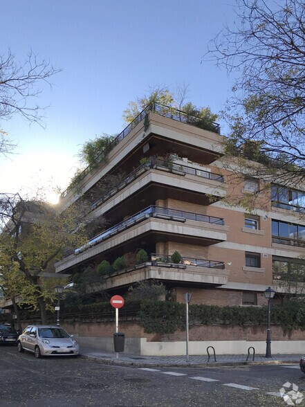 Calle de Daniel Urrabieta, 7, Madrid, Madrid à vendre - Photo de l’immeuble – Image 2 sur 2