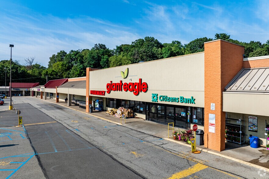 996 West View Park Dr, Pittsburgh, PA à louer - Photo principale – Image 2 sur 18