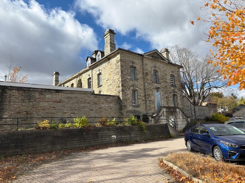 62 Beckwith Rue E, Perth, ON à vendre - Photo de l’immeuble – Image 2 sur 14