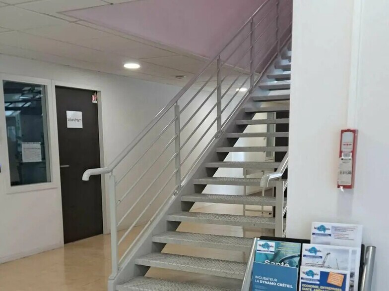 Bureau dans Créteil à louer - Photo de l’immeuble – Image 3 sur 3