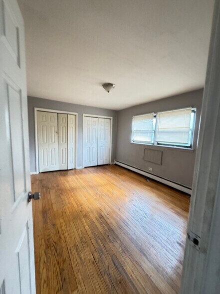 8701 S Clyde Ave, Chicago, IL à vendre - Photo de l’immeuble – Image 3 sur 13