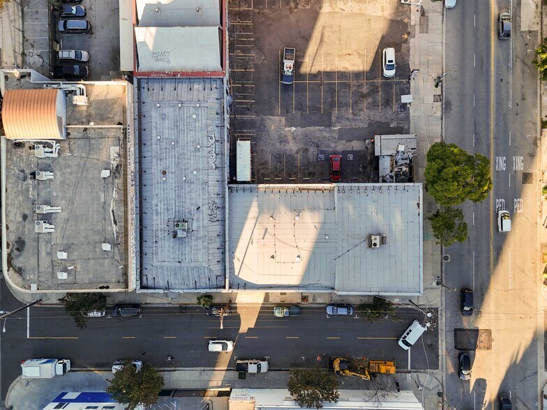 215 W 15th St, Los Angeles, CA à vendre - Photo de l’immeuble – Image 3 sur 26