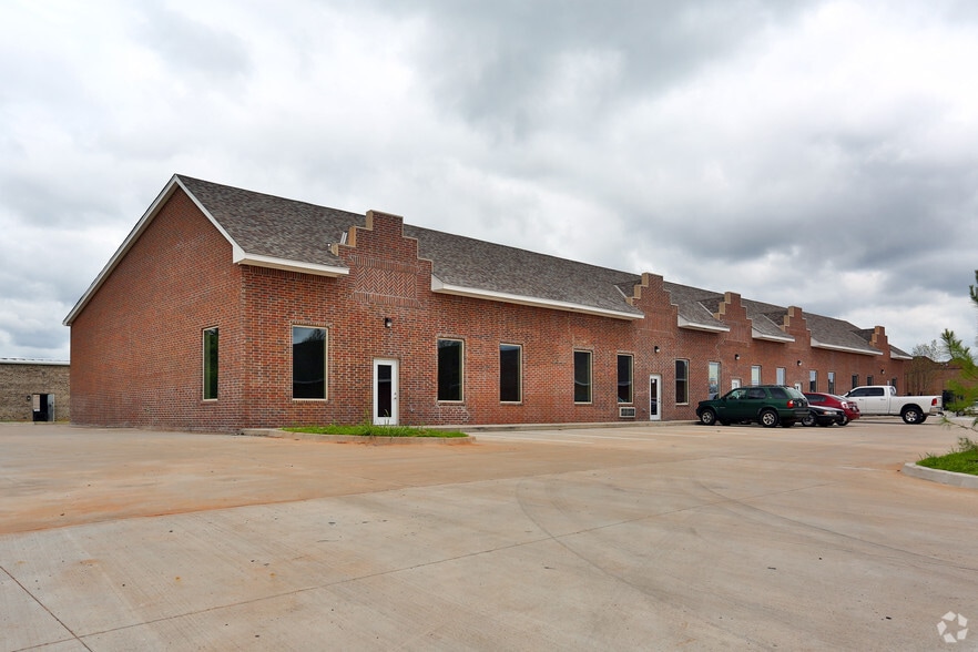 1361 N Fretz Dr, Edmond, OK à louer - Photo de l’immeuble – Image 2 sur 3