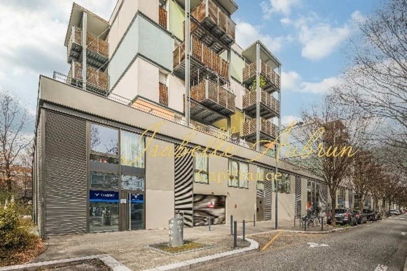 Local d'activités dans Grenoble à vendre - Photo de l’immeuble – Image 2 sur 16