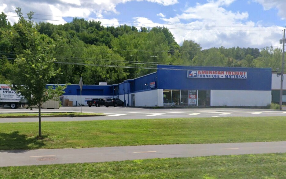2410 Erie Blvd E, Syracuse, NY à vendre - Photo principale – Image 1 sur 3