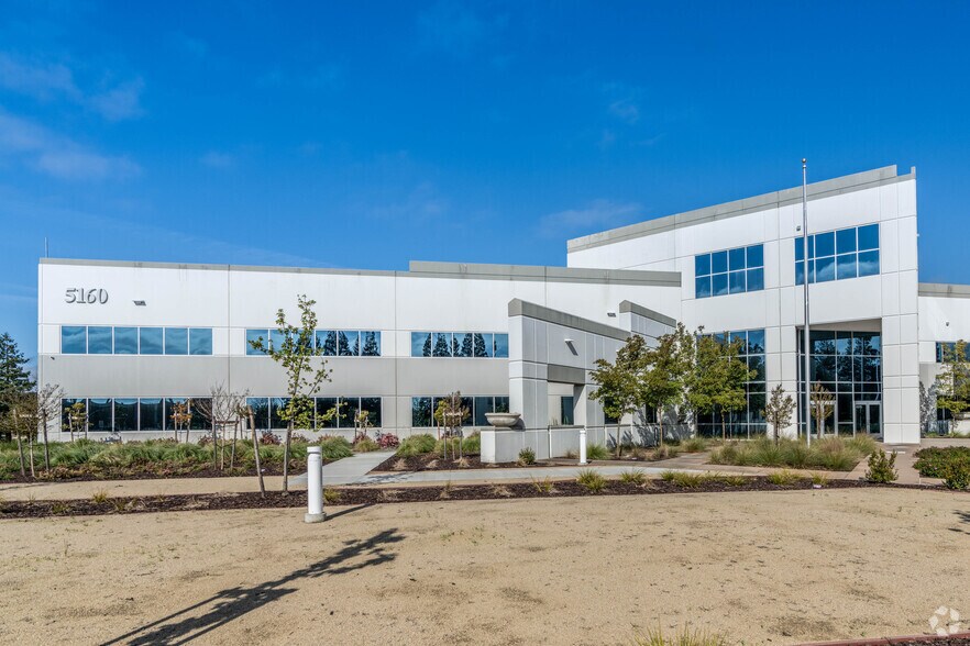 5160 Hacienda Dr, Dublin, CA à louer - Photo de l’immeuble – Image 2 sur 12