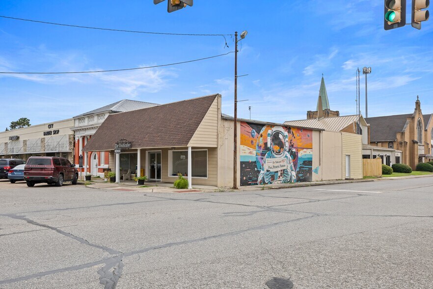 1939 Trinity St, Liberty, TX à vendre - Photo de l’immeuble – Image 3 sur 14