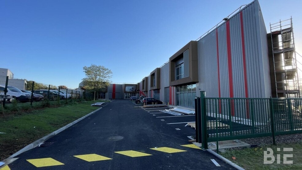 43 Bis Rue Newton, Tresses à louer - Photo de l’immeuble – Image 2 sur 8