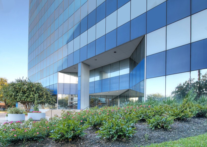 5858 Westheimer Rd, Houston, TX à louer - Photo de l’immeuble – Image 3 sur 26