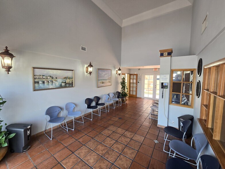 7777 N University Dr, Tamarac, FL à vendre - Photo de l’immeuble – Image 3 sur 36