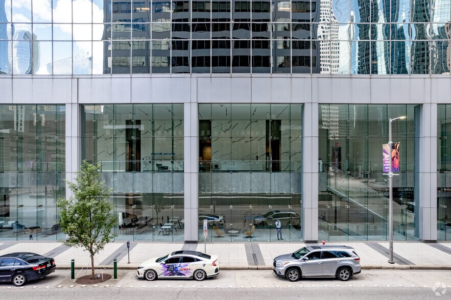 1201 Louisiana St, Houston, TX à louer - Photo de l’immeuble – Image 2 sur 3