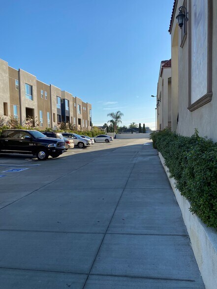 25124 Narbonne Ave, Lomita, CA à louer - Photo de l’immeuble – Image 2 sur 14