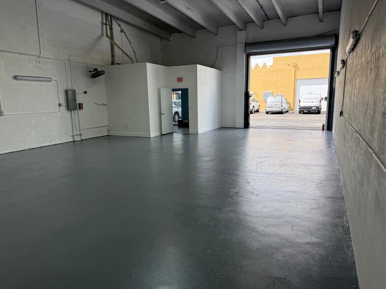 12458 NW 38th Ave, Opa Locka, FL à louer - Photo de l’immeuble – Image 3 sur 10