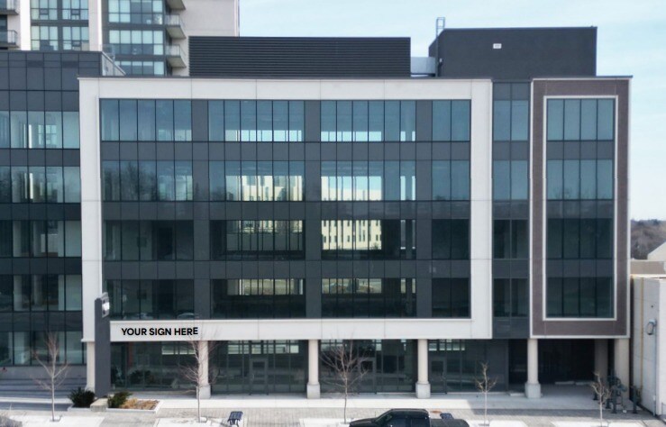 145 Queen St E, Brampton, ON à louer - Photo de l’immeuble – Image 2 sur 3