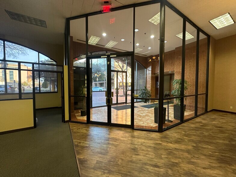 100 Main St, Fort Worth, TX à louer - Hall d’entrée – Image 2 sur 20