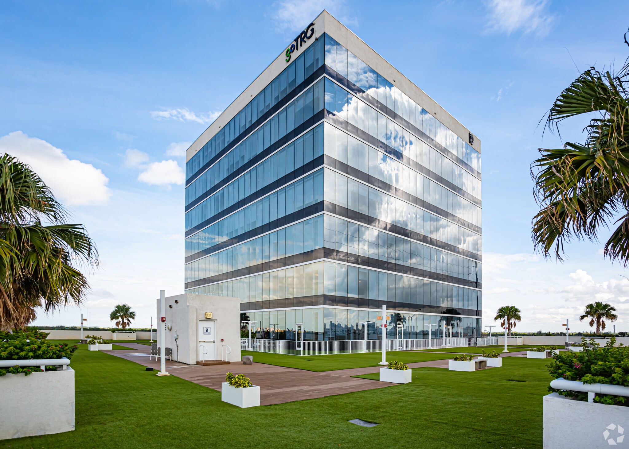 20200 W dixie Hwy, Aventura, FL à louer Photo principale– Image 1 sur 6