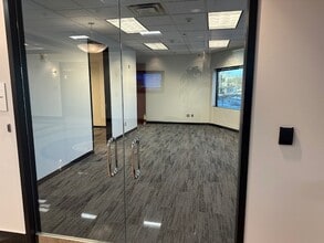 4580 Weaver Pky, Warrenville, IL à louer Photo intérieure– Image 2 sur 14