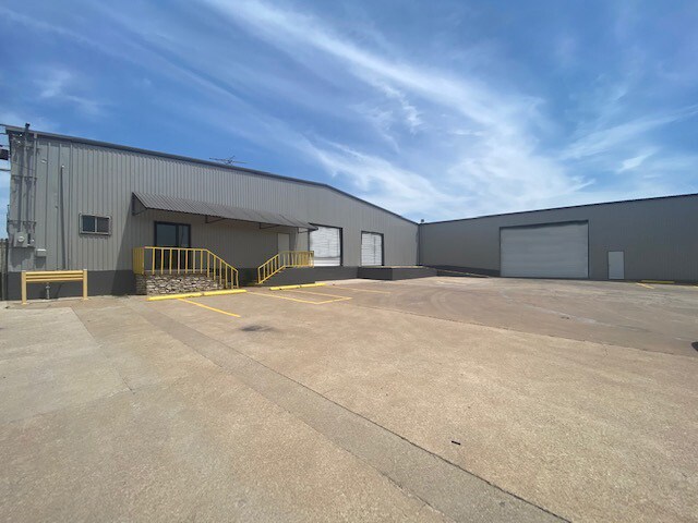 2563 NE 33rd St, Fort Worth, TX à louer - Photo de l’immeuble – Image 3 sur 8