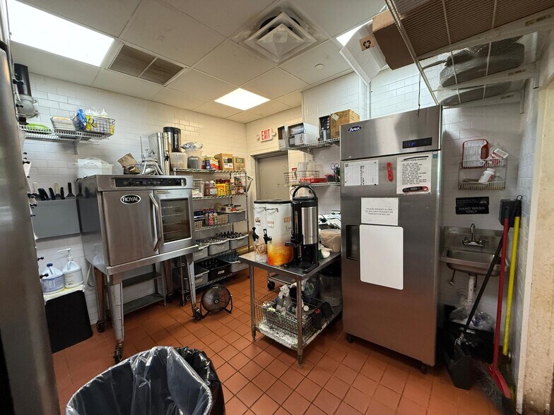 178 NE 29th St, Miami, FL à louer - Photo de l’immeuble – Image 3 sur 7