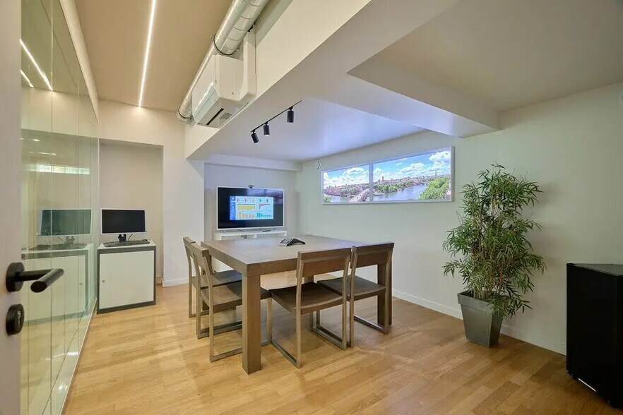 Bureau dans Paris à louer - Photo de l’immeuble – Image 1 sur 11