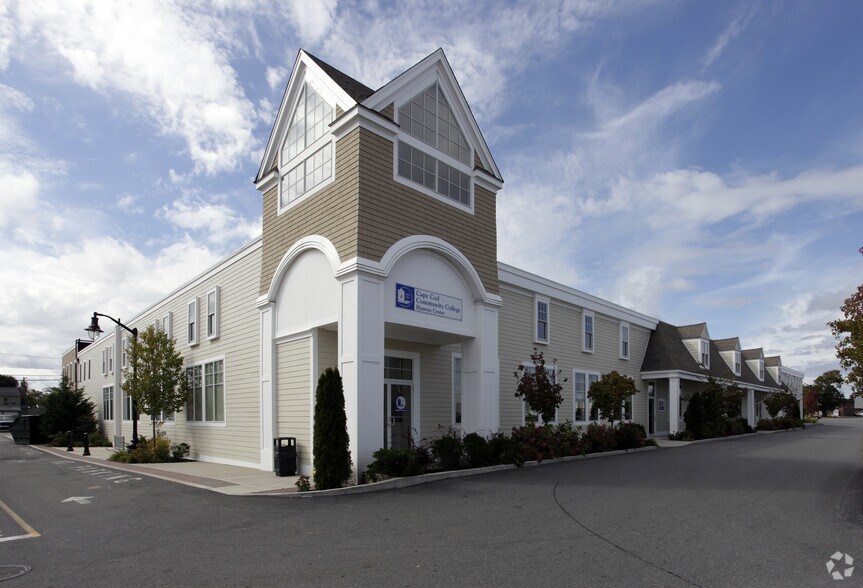 540 Main St, Hyannis, MA à vendre - Photo principale – Image 1 sur 86