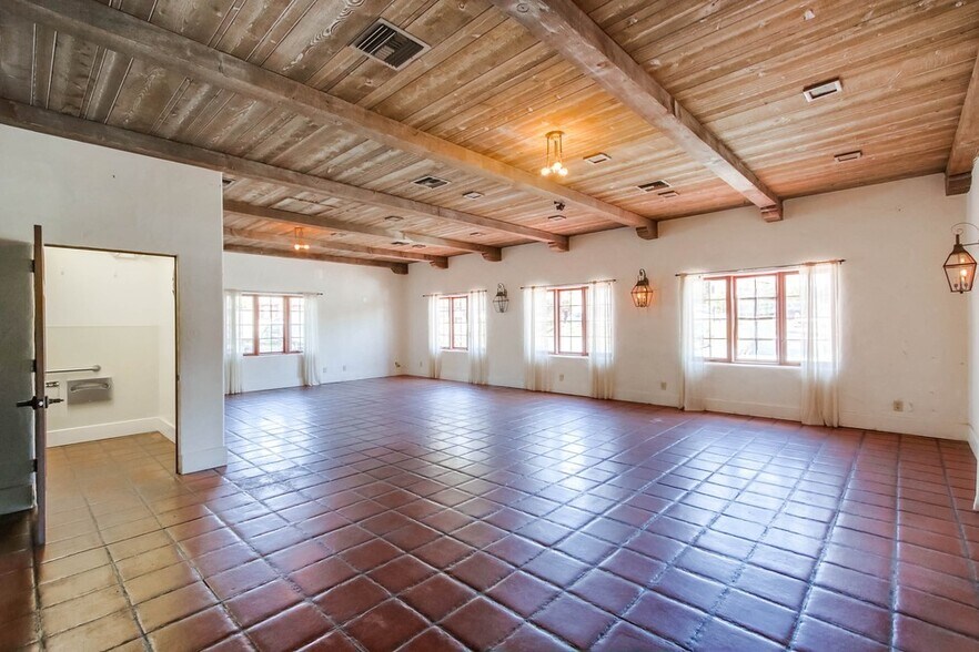 110 Civic Center Dr, Vista, CA à vendre - Photo intérieure – Image 2 sur 9