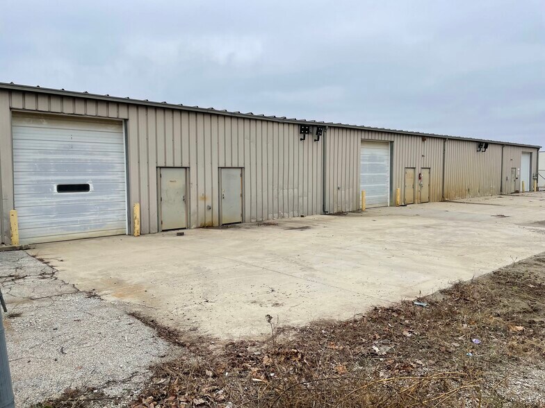 604 N Country Fair Dr, Champaign, IL à louer - Photo de l’immeuble – Image 2 sur 3