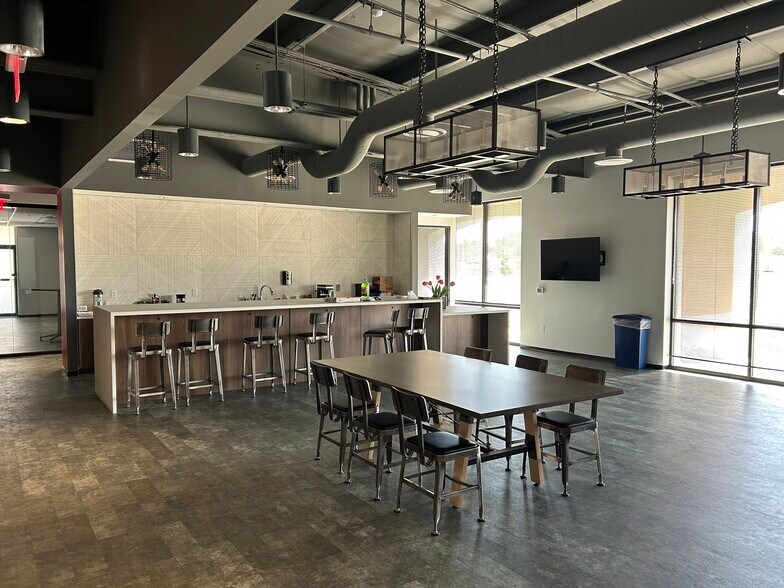 506 W Anthony Dr, Champaign, IL à louer - Photo intérieure – Image 3 sur 4