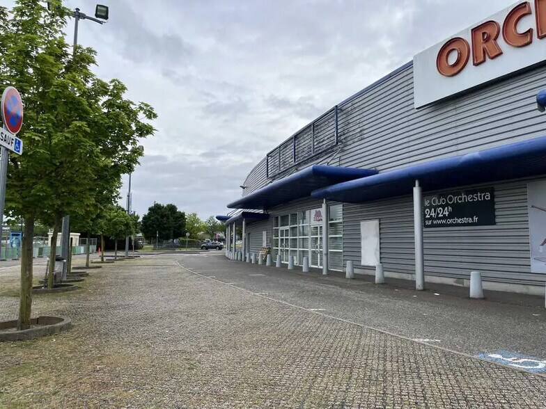 1 Rond Point Laurent Schwartz, Maurepas à louer - Photo de l’immeuble – Image 2 sur 9