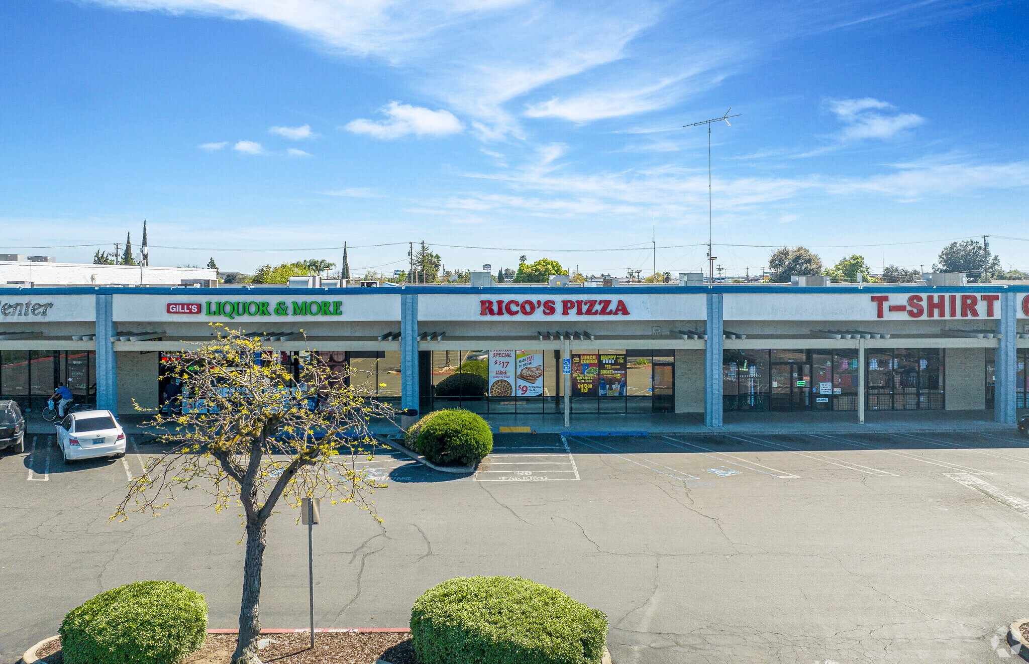 1420 E Hatch Rd, Modesto, CA à louer Photo principale– Image 1 sur 8