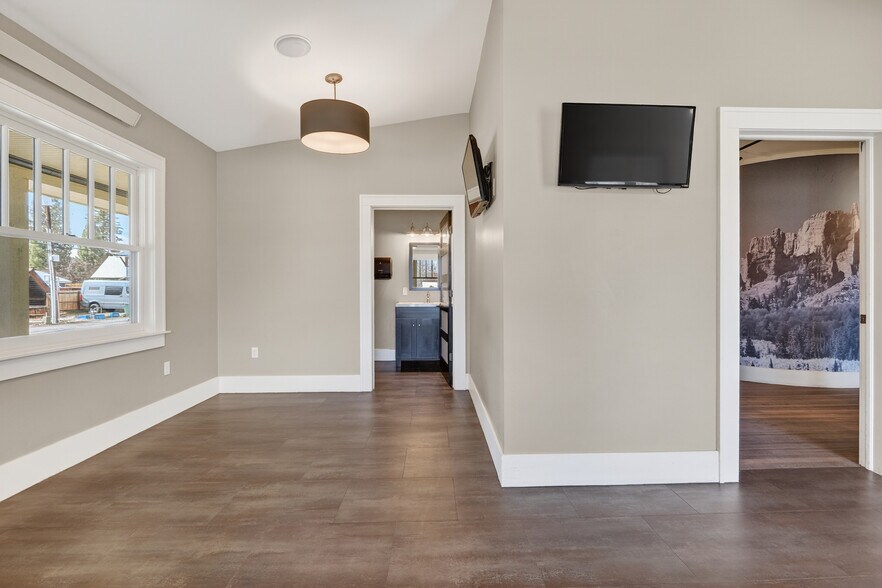 104 W Ruby Ave, Gunnison, CO à vendre - Photo de l’immeuble – Image 2 sur 45
