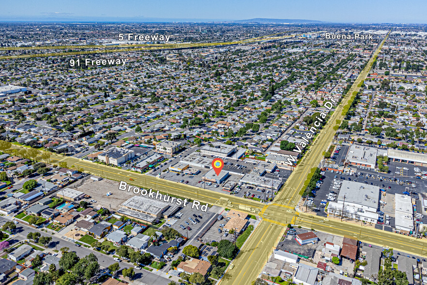 333 S Brookhurst Rd, Fullerton, CA à vendre - Photo de l’immeuble – Image 2 sur 44