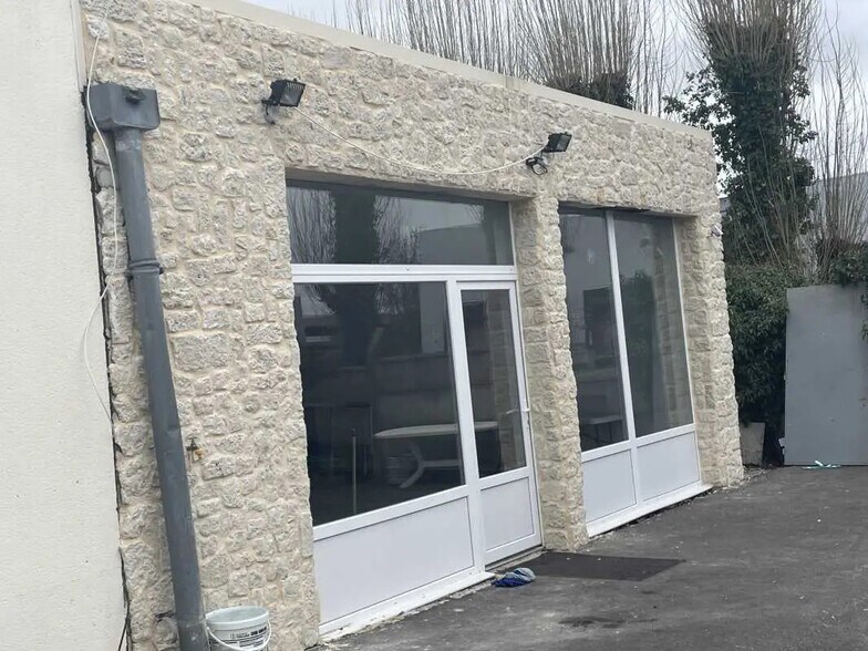 Bureau dans Allonne à louer - Photo de l’immeuble – Image 3 sur 5