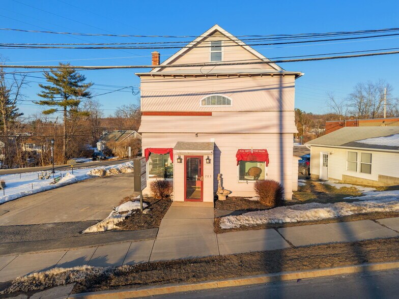 203 Columbia Tpke, Rensselaer, NY à louer - Photo de l’immeuble – Image 1 sur 24