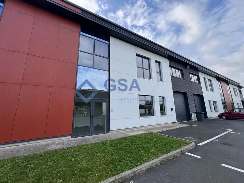 Bureau dans Lieusaint à louer - Photo de l’immeuble – Image 1 sur 6
