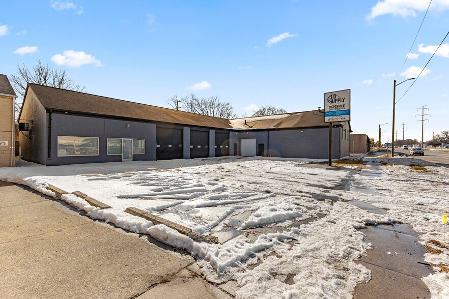 26289 W Eight Mile Rd, Redford Township, MI à louer - Photo principale – Image 1 sur 60