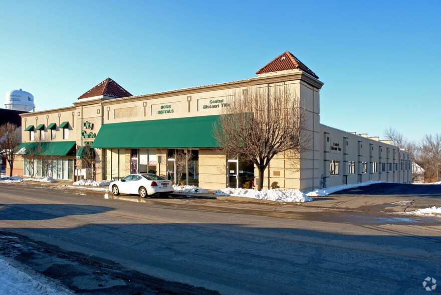 123 E Gay St, Warrensburg, MO à louer - Photo de l’immeuble – Image 3 sur 4
