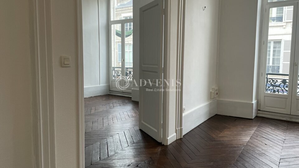 Bureau dans Orléans à vendre Photo de l’immeuble– Image 1 sur 11