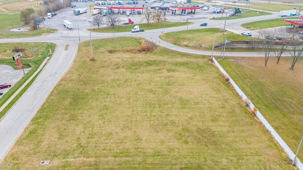 500 Granite Dr, Peculiar, MO à vendre - Photo de l’immeuble – Image 2 sur 9