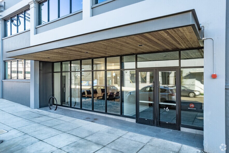 808 SE Alder St, Portland, OR à louer - Photo de l’immeuble – Image 2 sur 5