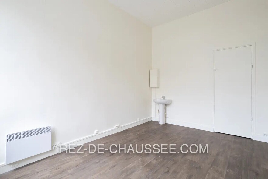 Local commercial dans Paris à louer - Photo de l’immeuble – Image 3 sur 4