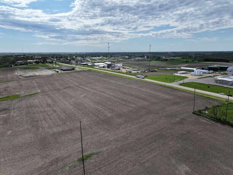 11.92 acres 81 Hwy, Darlington, WI à vendre - Aérien – Image 2 sur 5