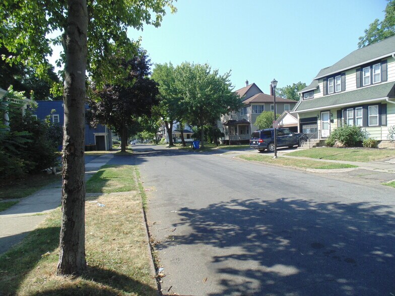 6 Custer St, Rochester, NY à vendre - Photo de l’immeuble – Image 2 sur 3